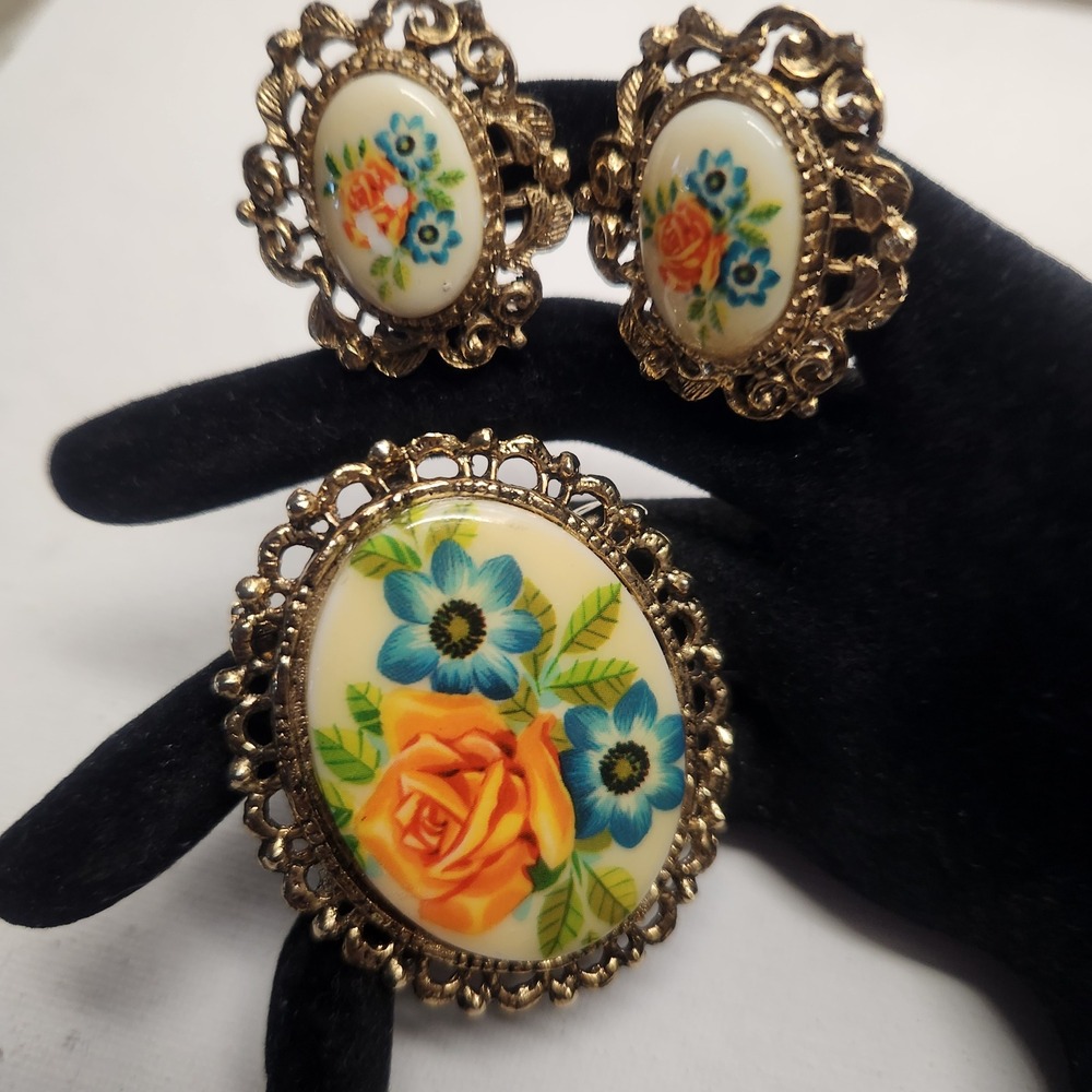 Vintage Floral Brooch Pendant and Clip On Earrings Set Gold Tone Filigree Rose